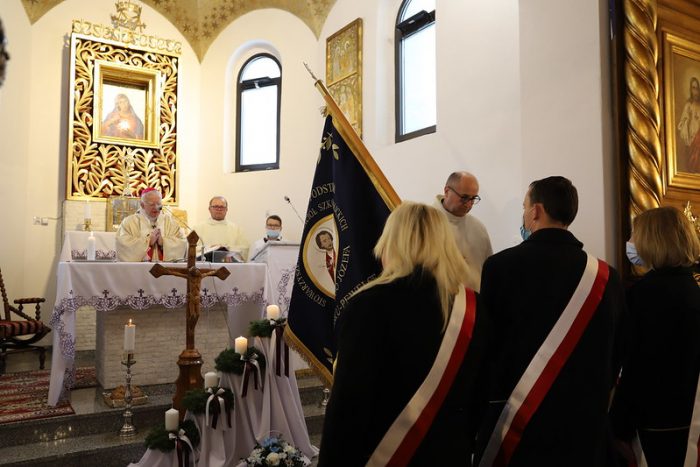 Nadanie imienia w szkole w Hucisku-Pewelce