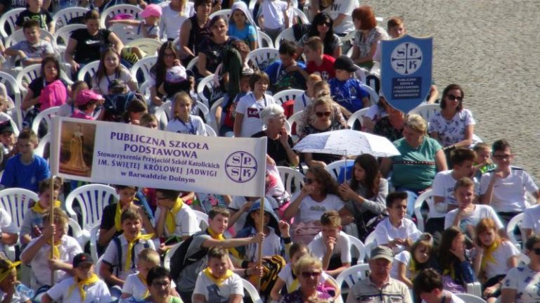 XXI OGÓLNOPOLSKA PIELGRZYMKA SZKÓŁ I PRZEDSZKOLI SPSK NA JASNĄ GÓRĘ