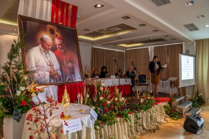 Sympozjum Naukowe w Czerwiennem