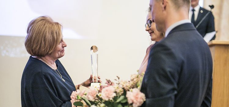 Statuetka Przyjaciela Życia dla Pani Marii Chodkiewicz, Prezes Stowarzyszenia