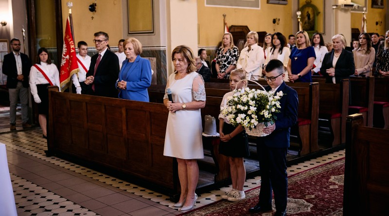 Nadanie imienia oraz poświęcenie sztandaru Publicznej Szkoły Podstawowej w Lgocie