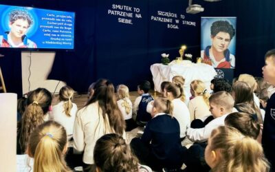 Relikwie bł.Carlo Acutisa w szkole w Kurowie